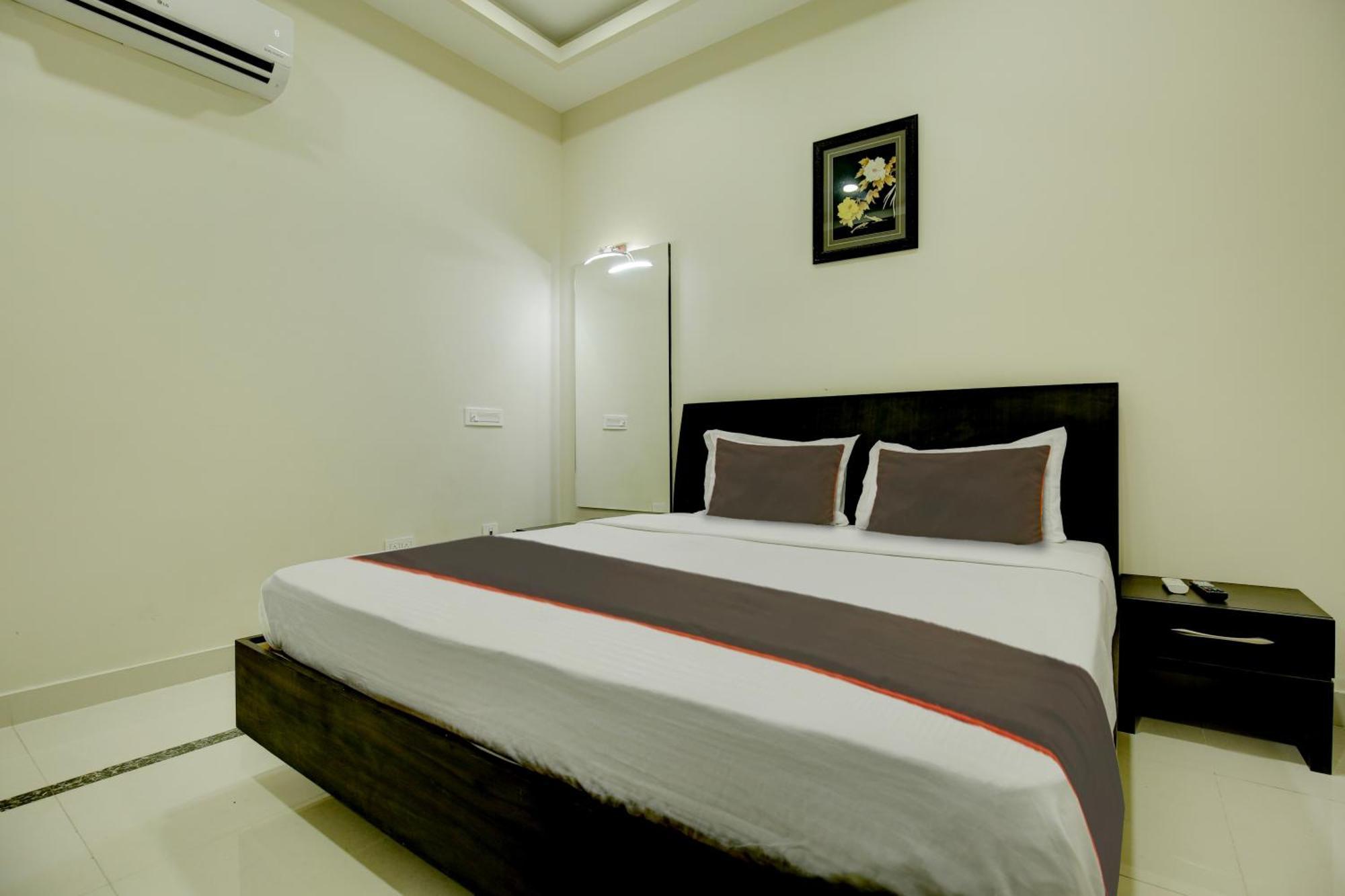 Super Collection O Ovel Hotel Grand Abadpura Exterior foto