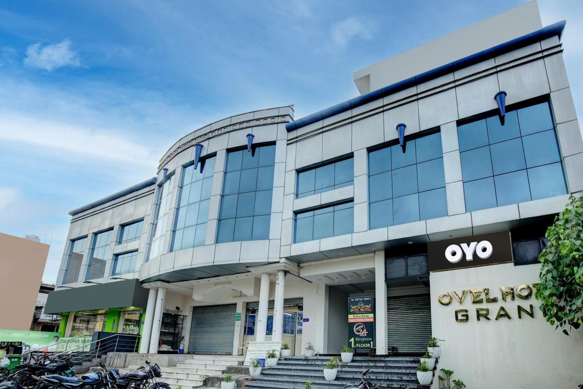 Super Collection O Ovel Hotel Grand Abadpura Exterior foto