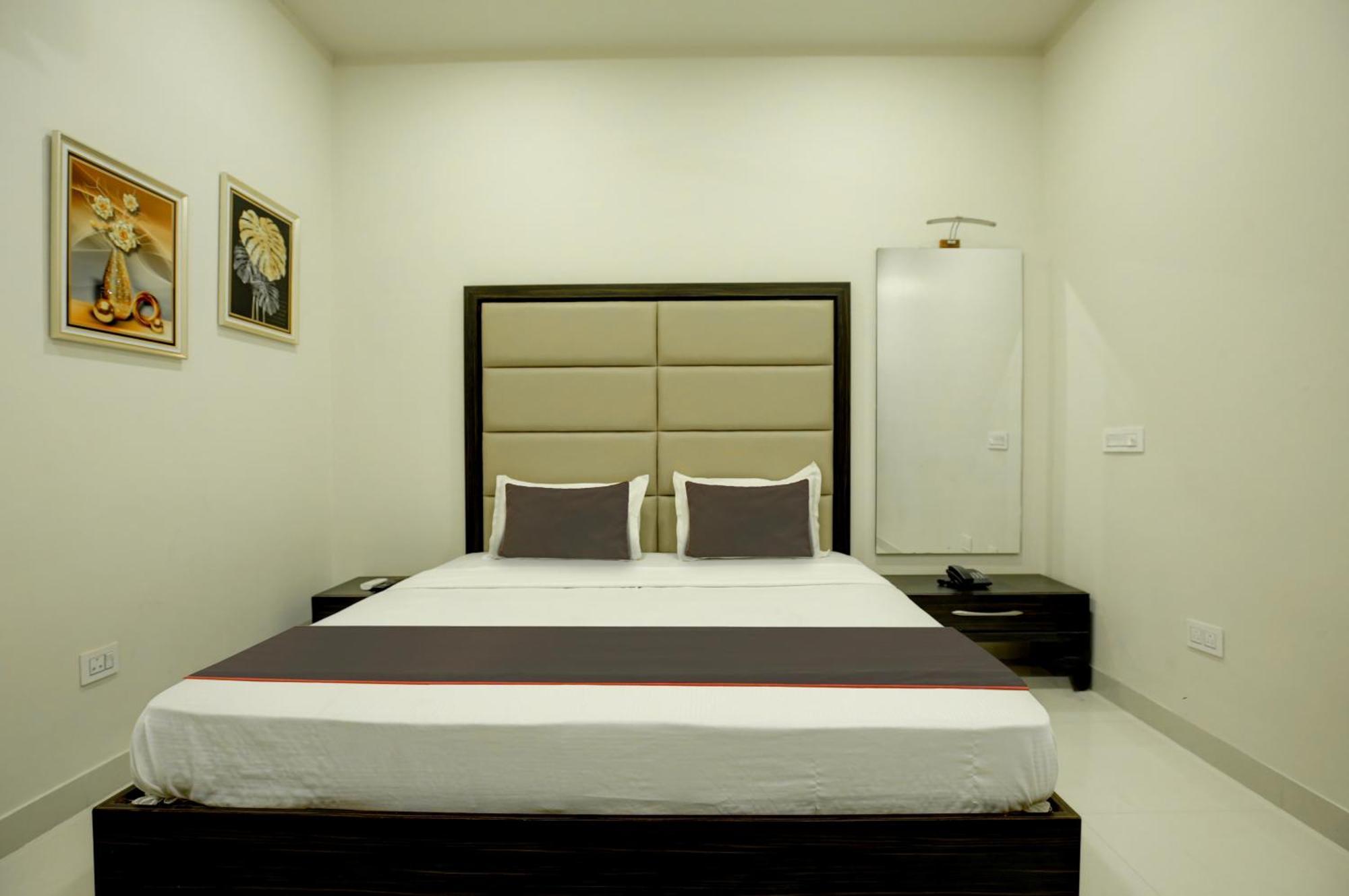 Super Collection O Ovel Hotel Grand Abadpura Exterior foto
